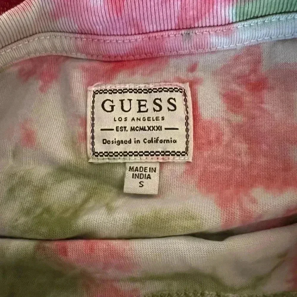 UNISEX SIZE SMALL GUESS SHORT SLEEVE SHIRT - Picture 3 of 3